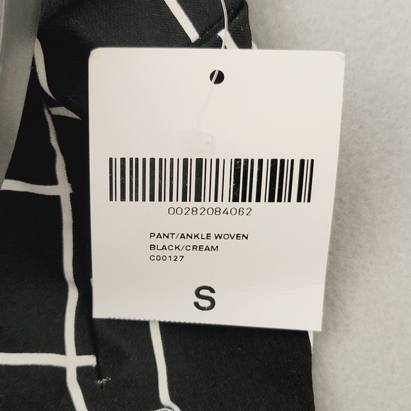 FOREVER 21 women's black squared pants. Skinny  SIZE S - Picture 12 of 13